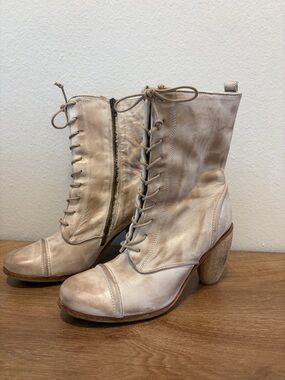 All Saints Beige Lace-Up Leather Ankle Boots
(B3)